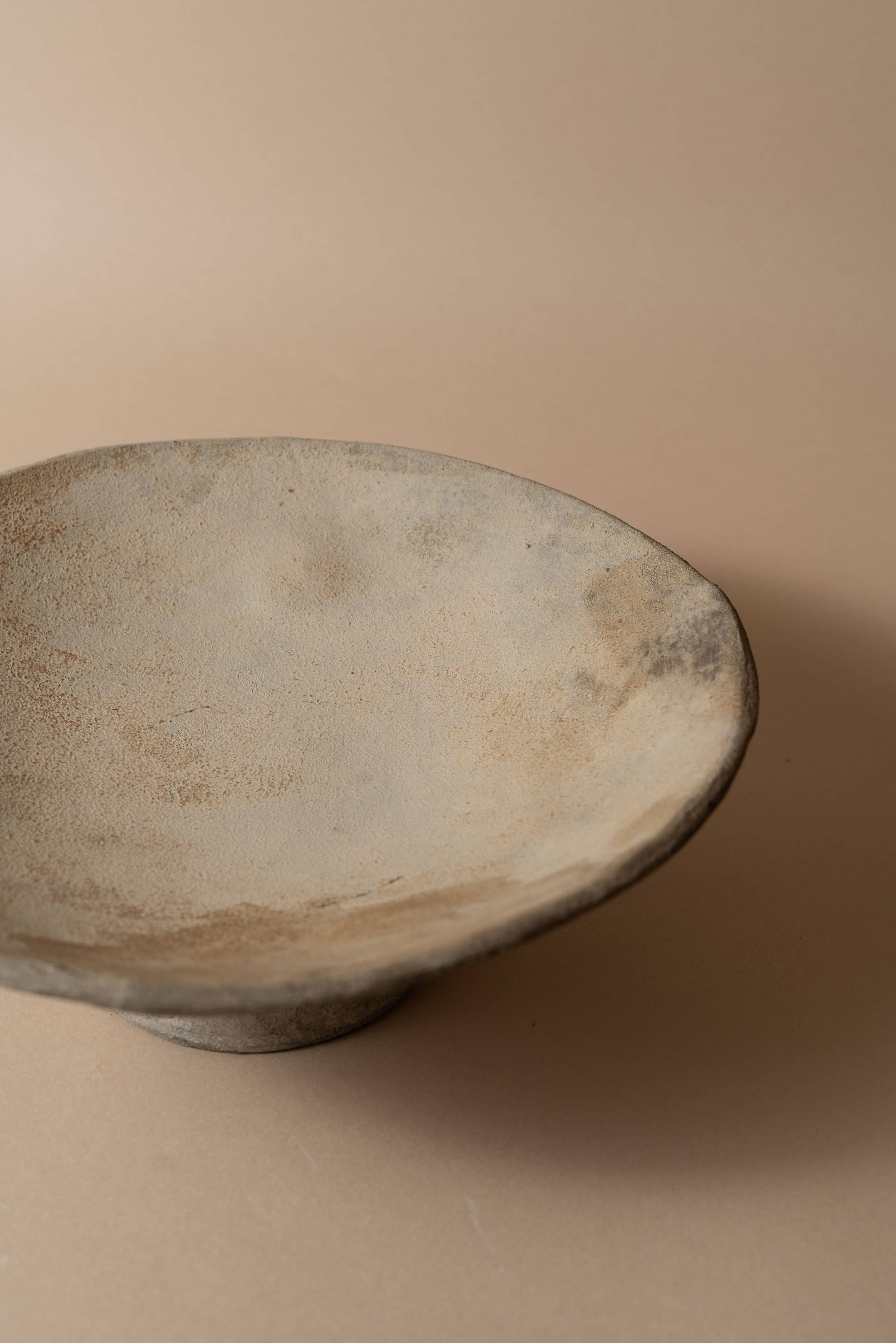 Cuenco bajo de pedestal de terracota