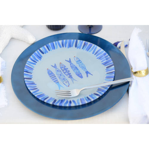 Bajo plato azul