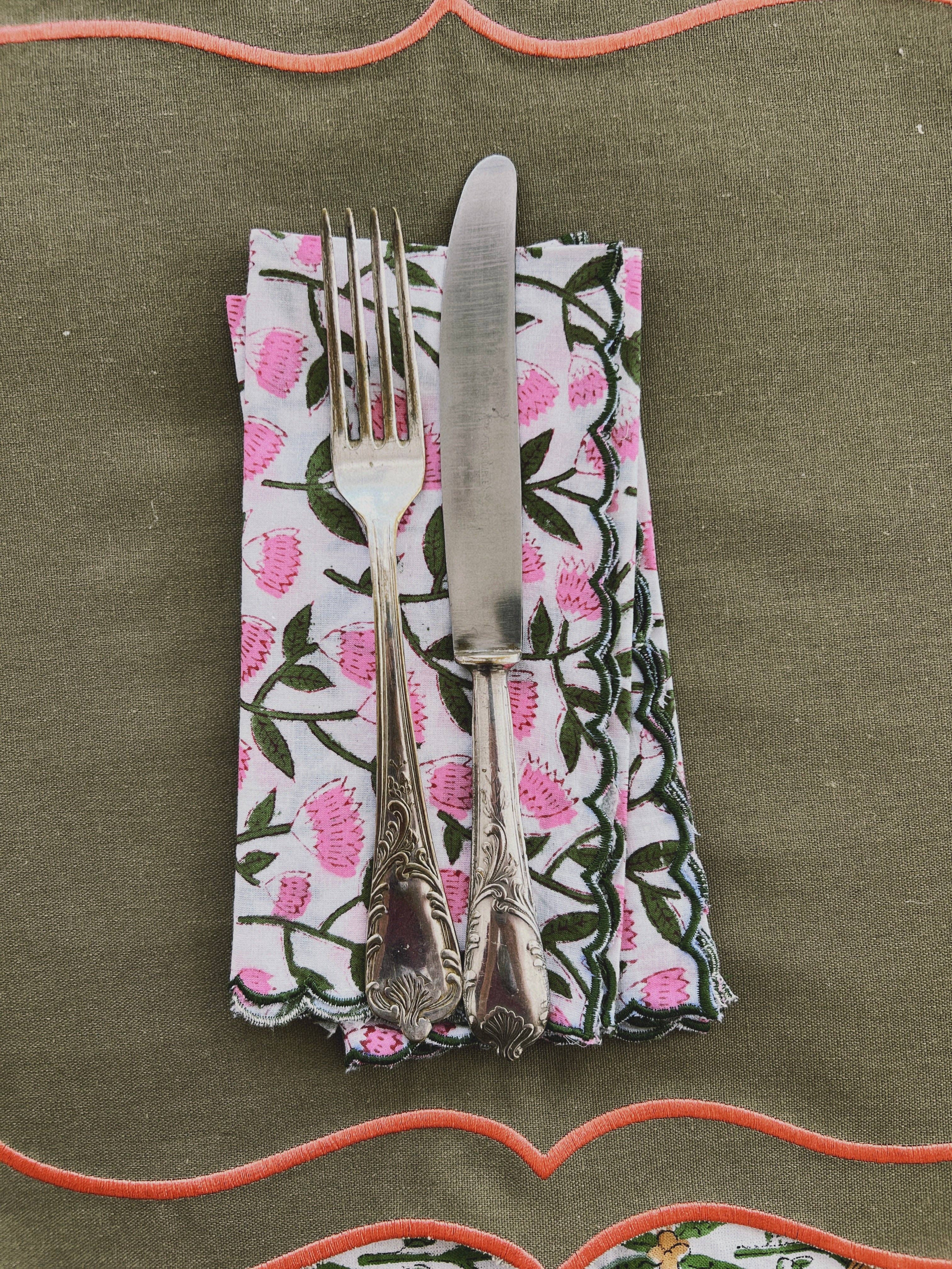 SET 2 SERVILLETAS ALGODÓN BLOCK PRINT CON FESTÓN ONDA BLANCO ROSA