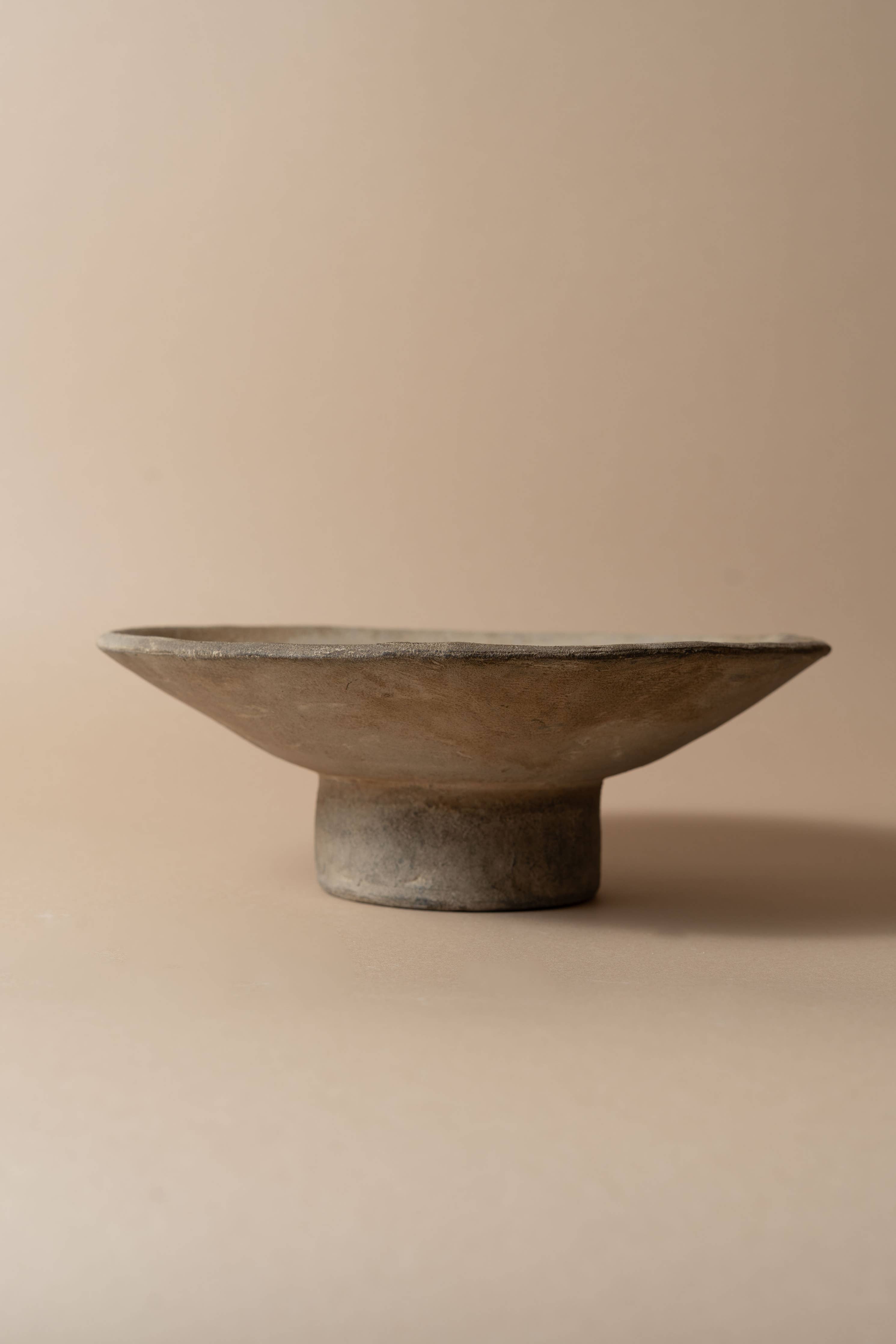 Cuenco bajo de pedestal de terracota