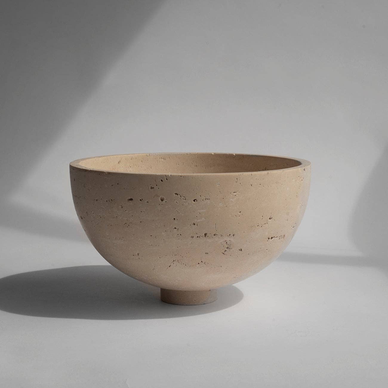 Centro de mesa con cuenco para frutas de travertino