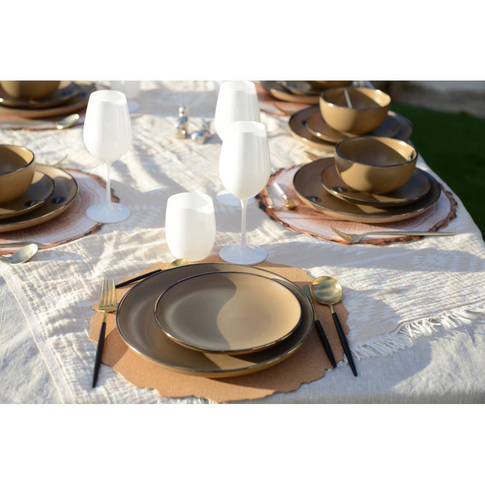 Juego de cubiertos dorados y negros de 24 piezas